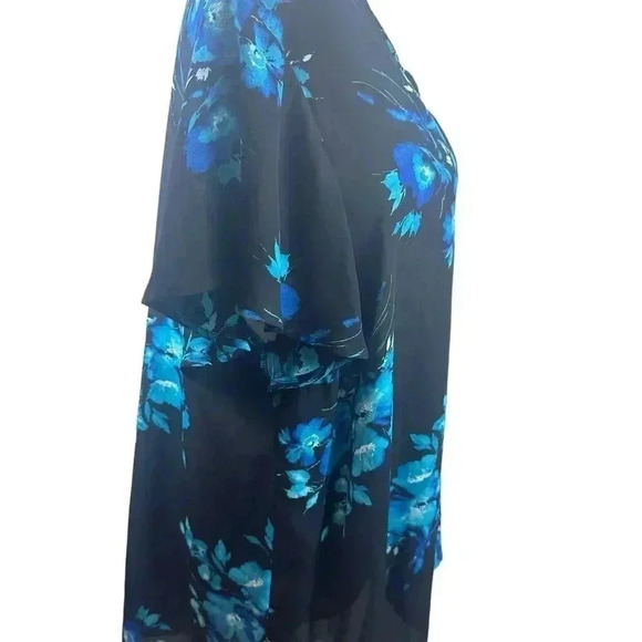 Torrid black top with blue floral print and tie at neck size 2-2X/18-20 - Picture 5 of 12